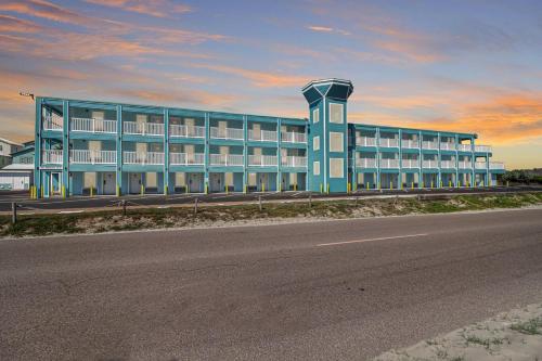 Imagen general del Hotel Seaside Boutique, Waves At Your Doorstep. Foto 14