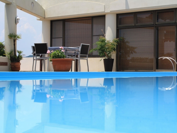 Imagen de la piscina del Hotel Seaside Geibouso. Foto 18