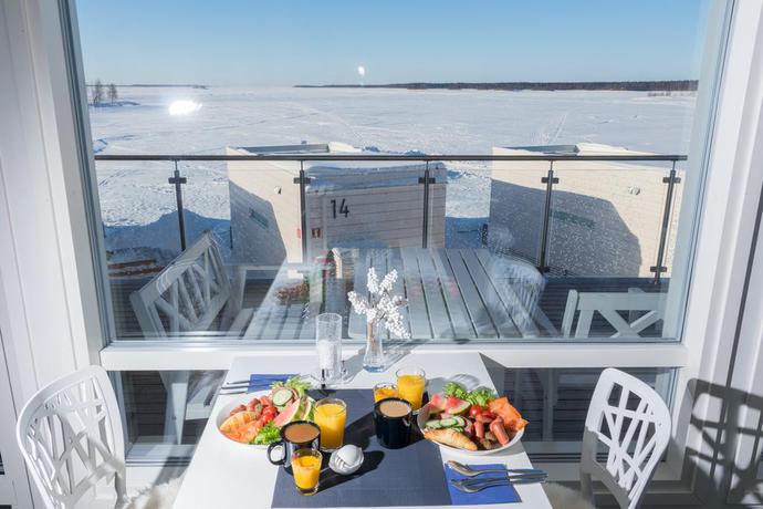 Imagen del bar/restaurante del Hotel Seaside Glass Villa. Foto 4