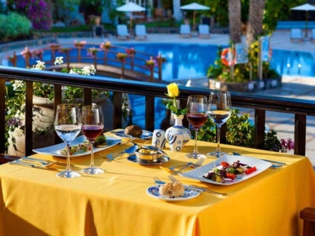 Imagen de la habitación del Hotel Seaside Grand Residencia. Foto 8