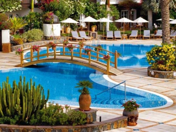 Imagen de la piscina del Hotel Seaside Grand Residencia. Foto 17