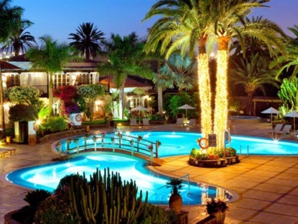 Imagen de la piscina del Hotel Seaside Grand Residencia. Foto 18