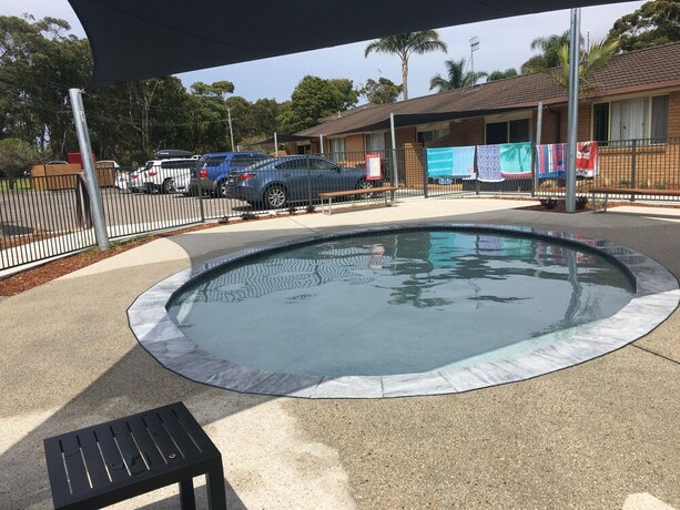 Imagen de la piscina del Hotel Seaside Holiday Resort Fingal Bay. Foto 36
