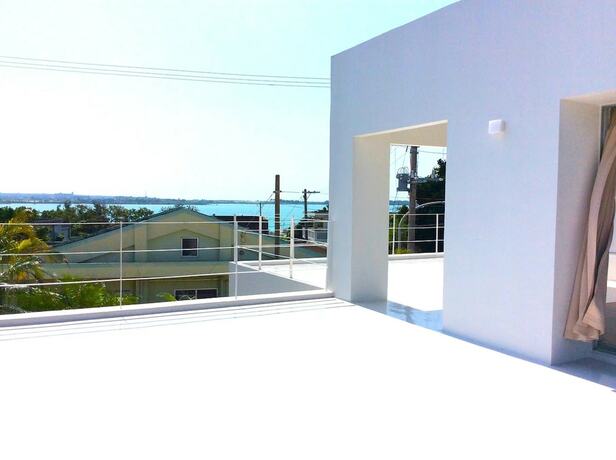 Imagen general del Hotel Seaside House Nirai. Foto 8