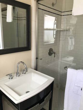 Imagen de la habitación del Hotel Seaside Laguna Inn and Suites. Foto 16