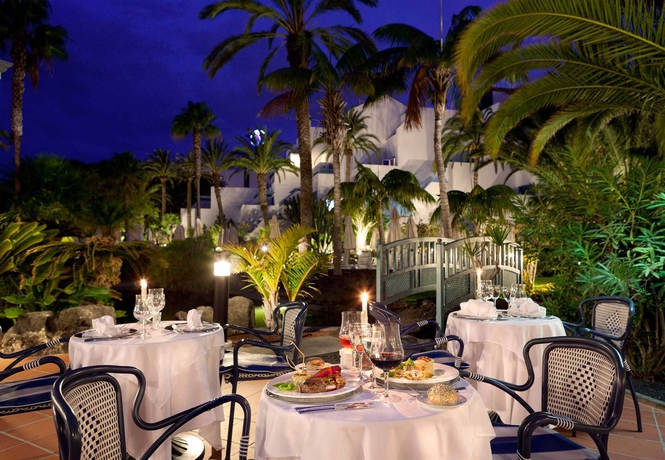 Imagen del bar/restaurante del Hotel Seaside Los Jameos Playa. Foto 2