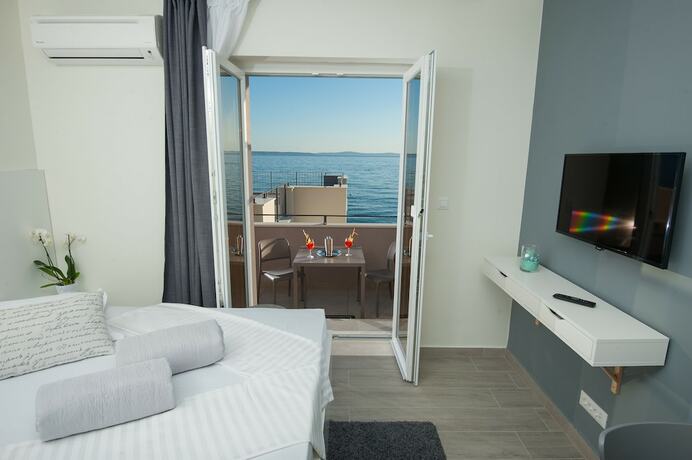 Imagen general del Hotel Seaside Luxury Suites. Foto 8
