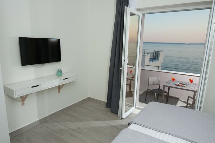 Imagen de la habitación del Hotel Seaside Luxury Suites. Foto 20