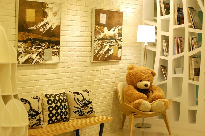 Imagen de los interiores del Hotel Season 5 Inn. Foto 35