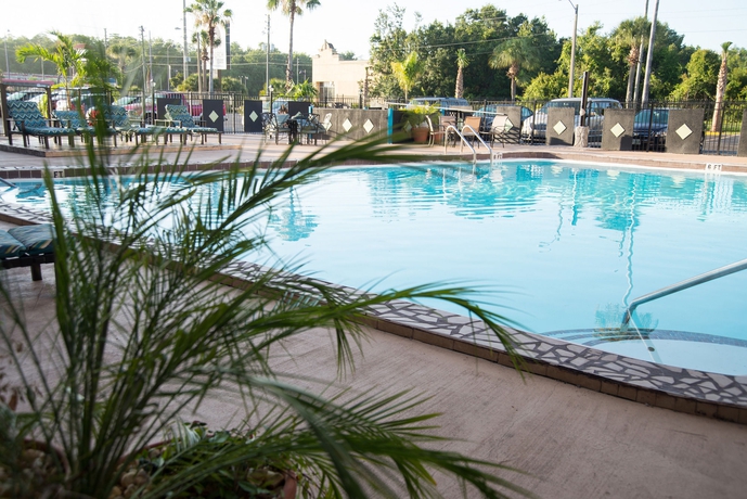 Imagen de la piscina del Hotel Seasons Florida Resort. Foto 16