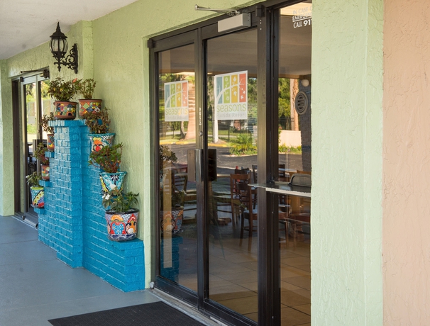 Imagen de los exteriores del Hotel Seasons Florida Resort. Foto 8