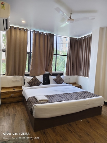 Imagen de la habitación del Hotel Seasons, Indore. Foto 2
