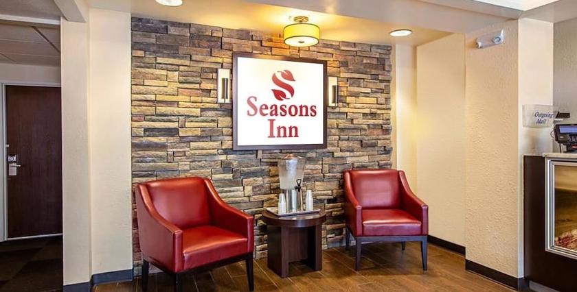 Imagen de los interiores del Hotel Seasons Inn Traverse City. Foto 18