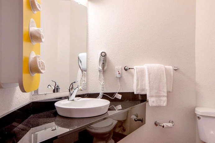 Imagen de la habitación del Hotel Seasons Inn Traverse City. Foto 12