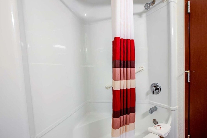 Imagen de la habitación del Hotel Seasons Inn Traverse City. Foto 16