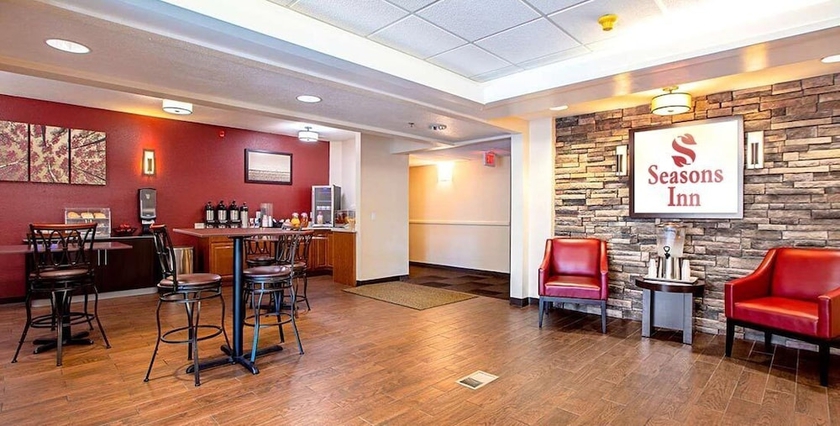 Imagen del bar/restaurante del Hotel Seasons Inn Traverse City. Foto 3