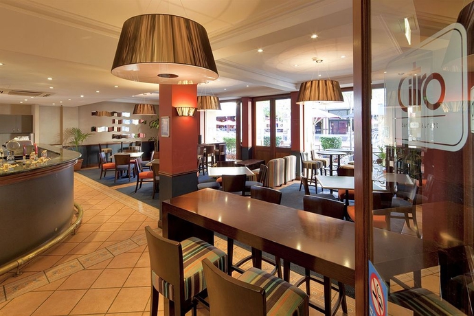 Imagen del bar/restaurante del Hotel Seasons Of Perth. Foto 3