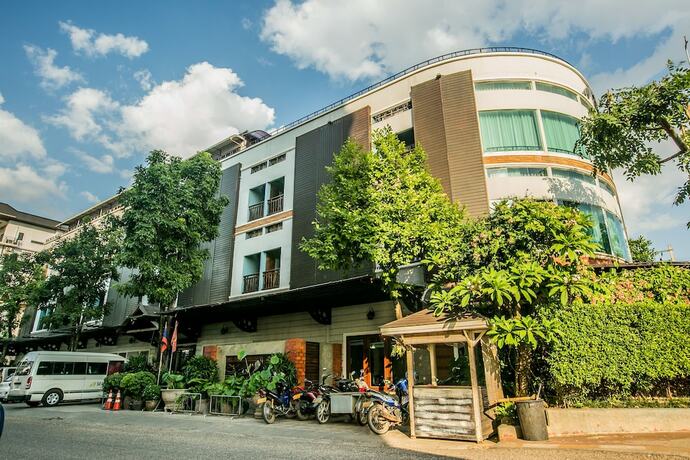 Imagen general del Hotel Seasons Riverside. Foto 11