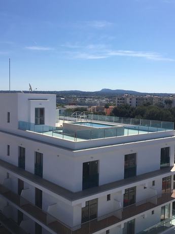 Imagen de la piscina del Hotel Seasun Aniram. Foto 18