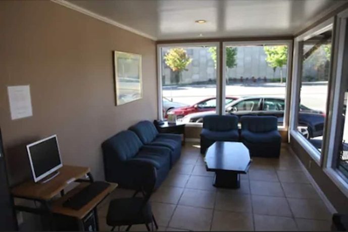 Imagen de los interiores del Hotel Seatac Inn. Foto 19