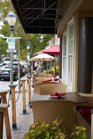 Imagen del bar/restaurante del Hotel Seattle Marriott Bellevue. Foto 2