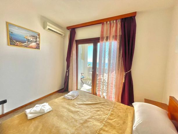 Imagen de la habitación del Hotel Seaview Apartments Rafailovici. Foto 10