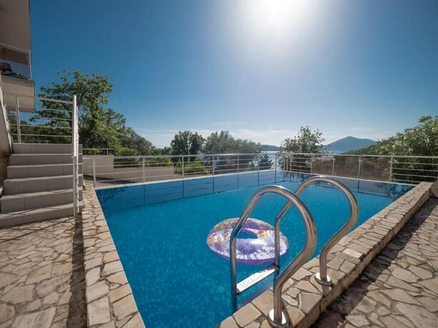 Imagen de la piscina del Hotel Seaview Couple Studio With Pool Przno. Foto 14