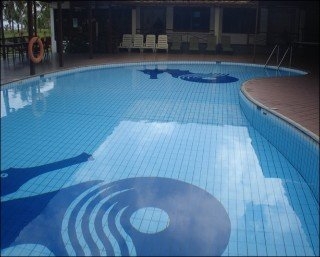 Imagen de la piscina del Hotel Seaview, Kuala Belait. Foto 16