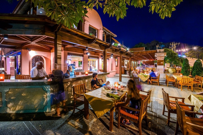 Imagen del bar/restaurante del Hotel Seaview Patong. Foto 2