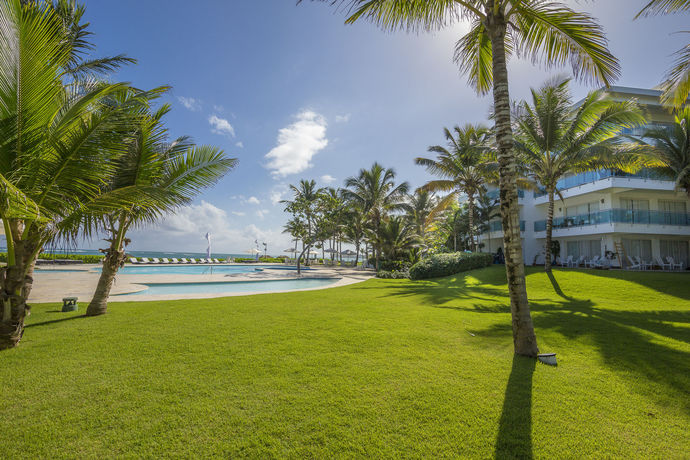 Imagen de la piscina del Hotel Seawinds At Punta Goleta. Foto 15