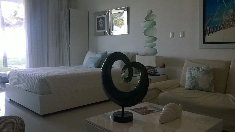 Imagen de los interiores del Hotel Seawinds At Punta Goleta. Foto 12