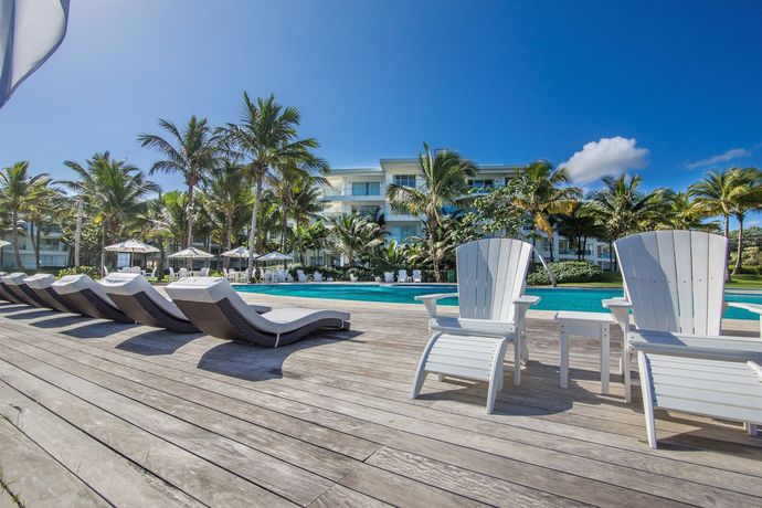 Imagen de los exteriores del Hotel Seawinds At Punta Goleta. Foto 11