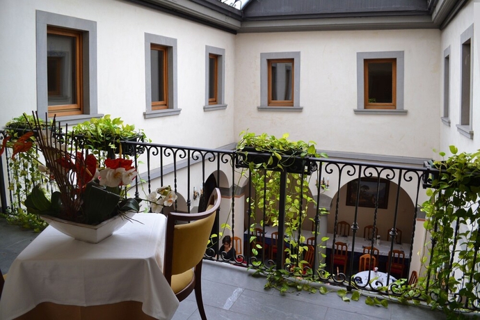 Imagen de los exteriores del Hotel Sebino. Foto 15