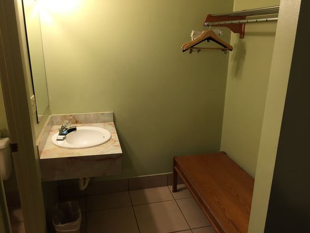 Imagen de la habitación del Hotel Sebring Inn. Foto 6