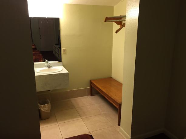 Imagen de la habitación del Hotel Sebring Inn. Foto 9