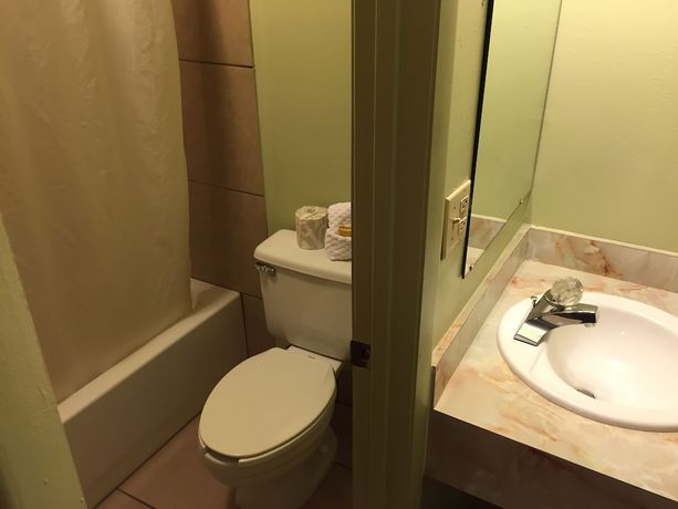 Imagen de la habitación del Hotel Sebring Inn. Foto 17