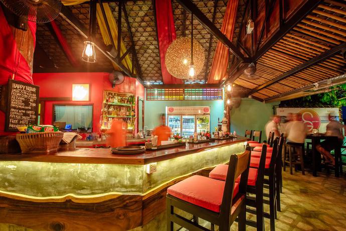 Imagen del bar/restaurante del Hotel Secret Garden Beach Resort. Foto 3