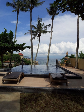 Imagen de la piscina del Hotel Secret Point Huts. Foto 8