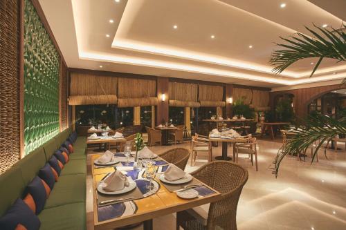 Imagen general del Hotel Secrets Bah&iacute;a Real Resort & Spa Adults only. Foto 6