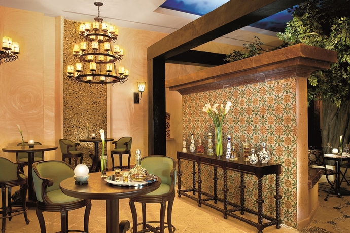 Imagen del bar/restaurante del Hotel Secrets Maroma Beach Riviera Cancun - Adults Only - All Inclusive. Foto 10