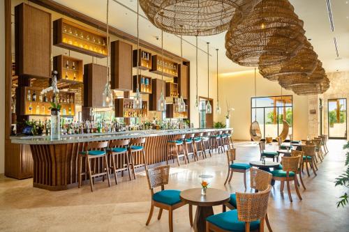 Imagen del bar/restaurante del Hotel Secrets Maroma Beach Riviera Cancun - Adults Only - All Inclusive. Foto 10