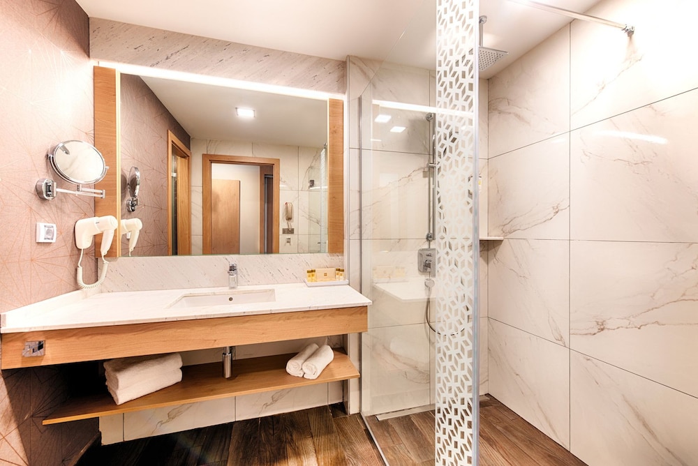 Imagen de la habitación del Hotel Secrets Sunny Beach Resort & Spa. Foto 7