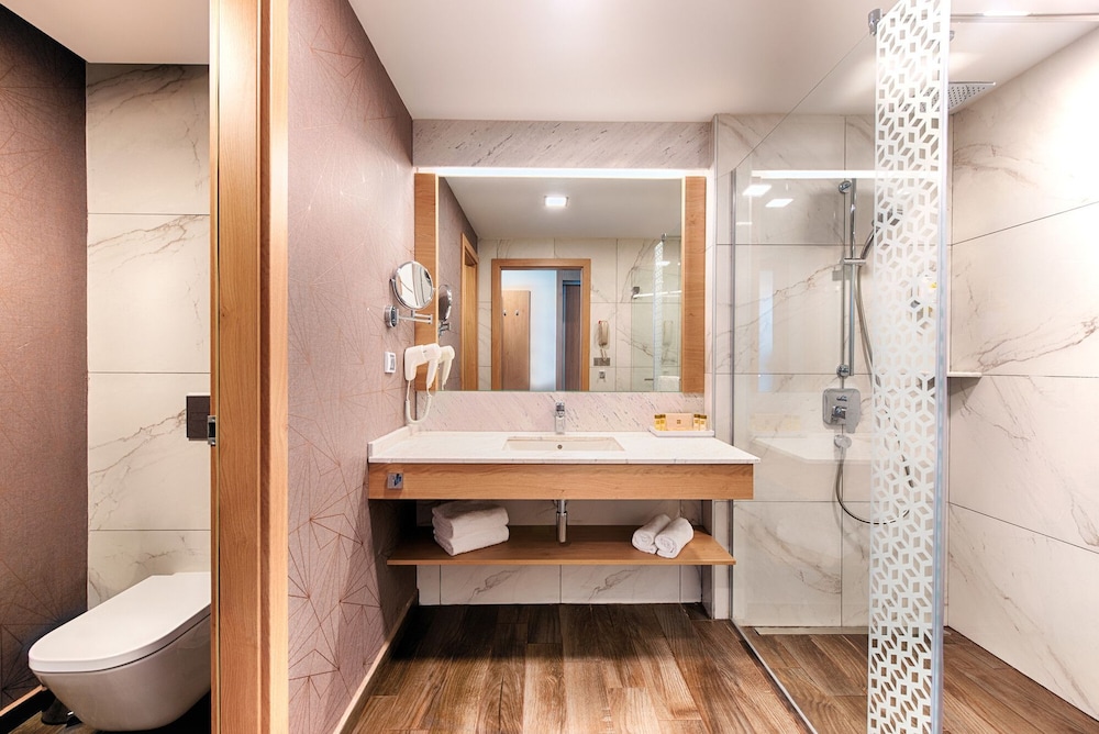 Imagen de la habitación del Hotel Secrets Sunny Beach Resort & Spa. Foto 10