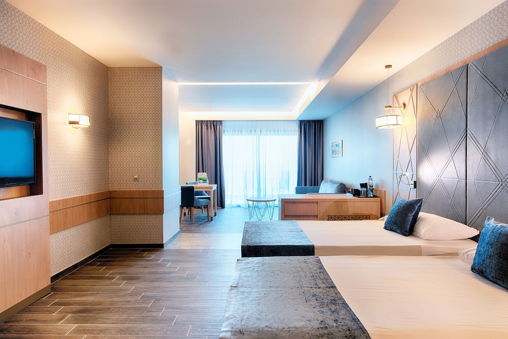 Imagen de la habitación del Hotel Secrets Sunny Beach Resort & Spa. Foto 11