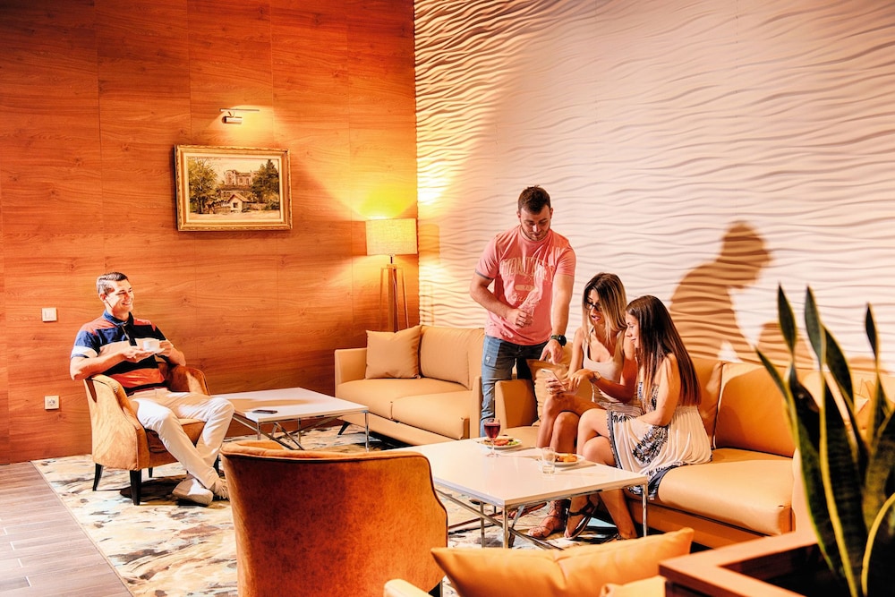 Imagen de los interiores del Hotel Secrets Sunny Beach Resort & Spa. Foto 16