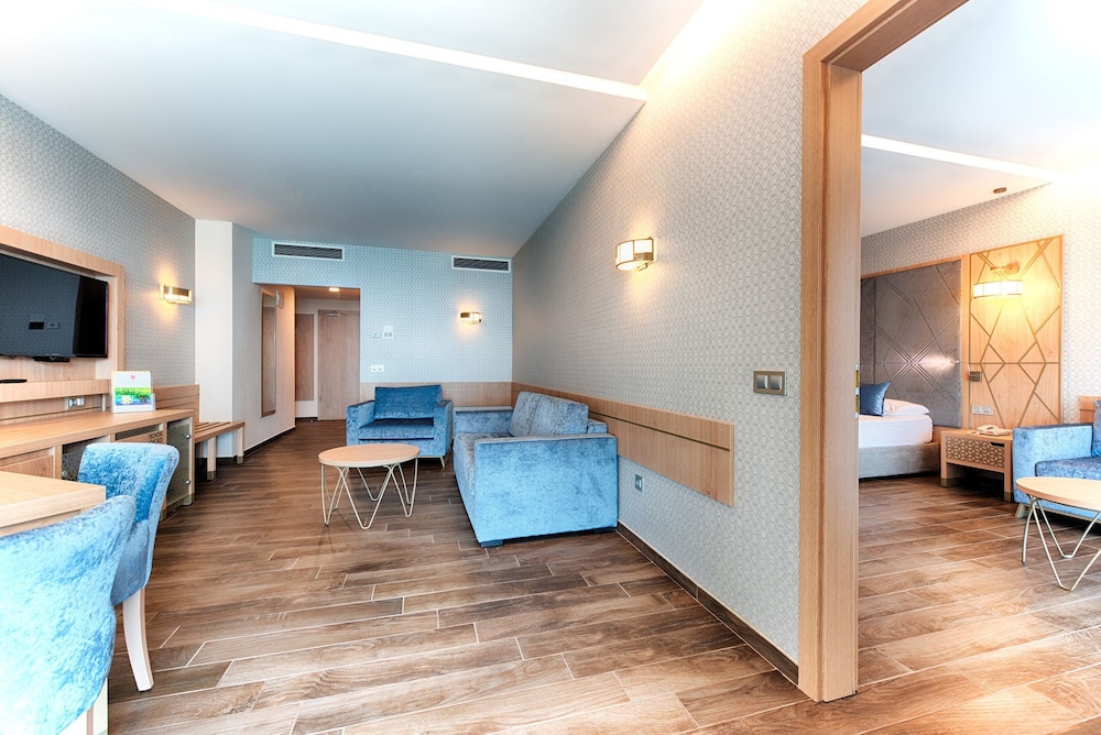 Imagen de la habitación del Hotel Secrets Sunny Beach Resort & Spa. Foto 12