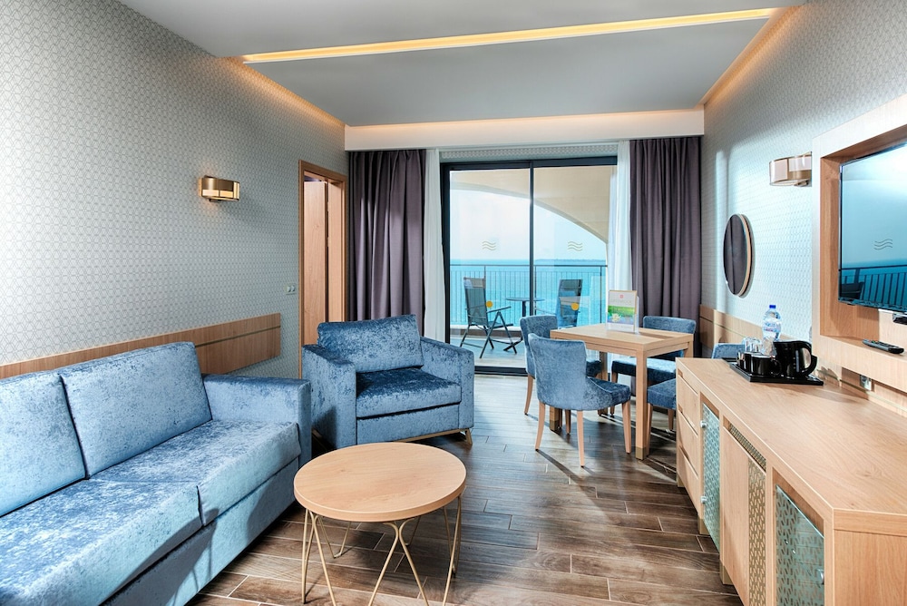 Imagen de la habitación del Hotel Secrets Sunny Beach Resort & Spa. Foto 13