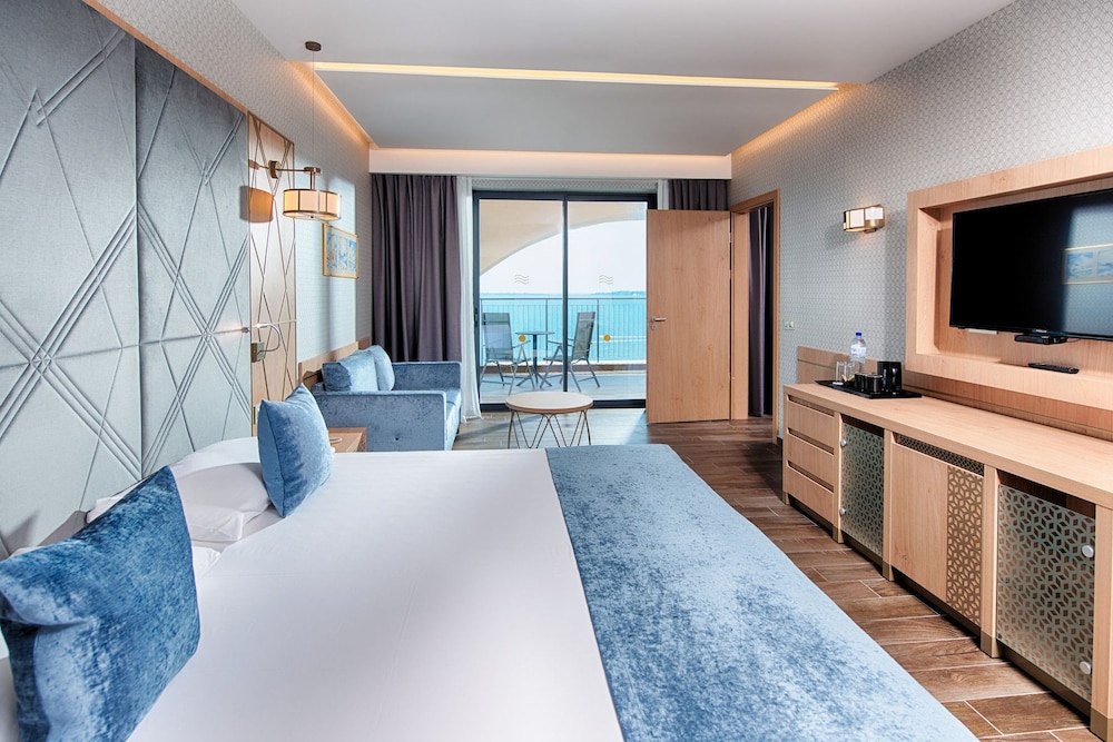 Imagen de la habitación del Hotel Secrets Sunny Beach Resort & Spa. Foto 14