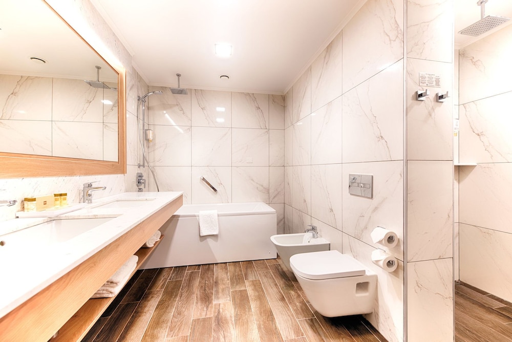 Imagen de la habitación del Hotel Secrets Sunny Beach Resort & Spa. Foto 15