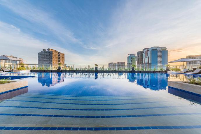 Imagen de la piscina del Hotel Seda Residences Makati. Foto 20